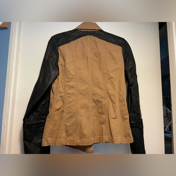 Urban Life Beige and Black Jacket Zipper & Button device - Picture 10 of 11